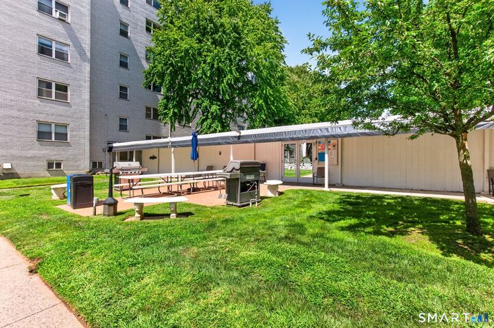 Property Photo:  893 Farmington Avenue 1A  CT 06119 