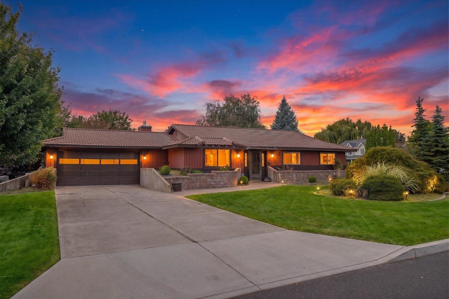 Property Photo:  8115 N Panorama Dr  WA 99208 