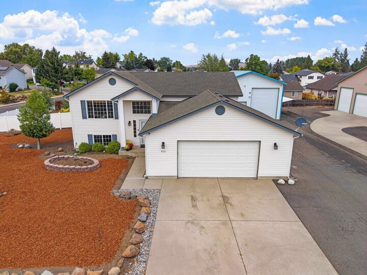 Property Photo:  415 Simpson Pkwy  WA 99004 
