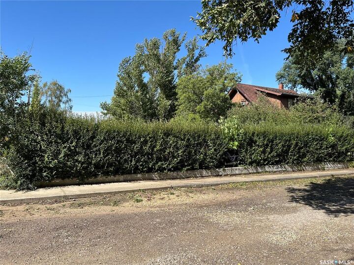 Property Photo:  208 2nd Street W  SK S0H 2K0 