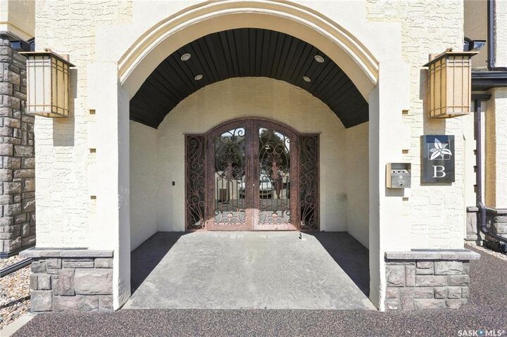 Property Photo:  415 Hunter Road 104B  SK S7T 0J9 