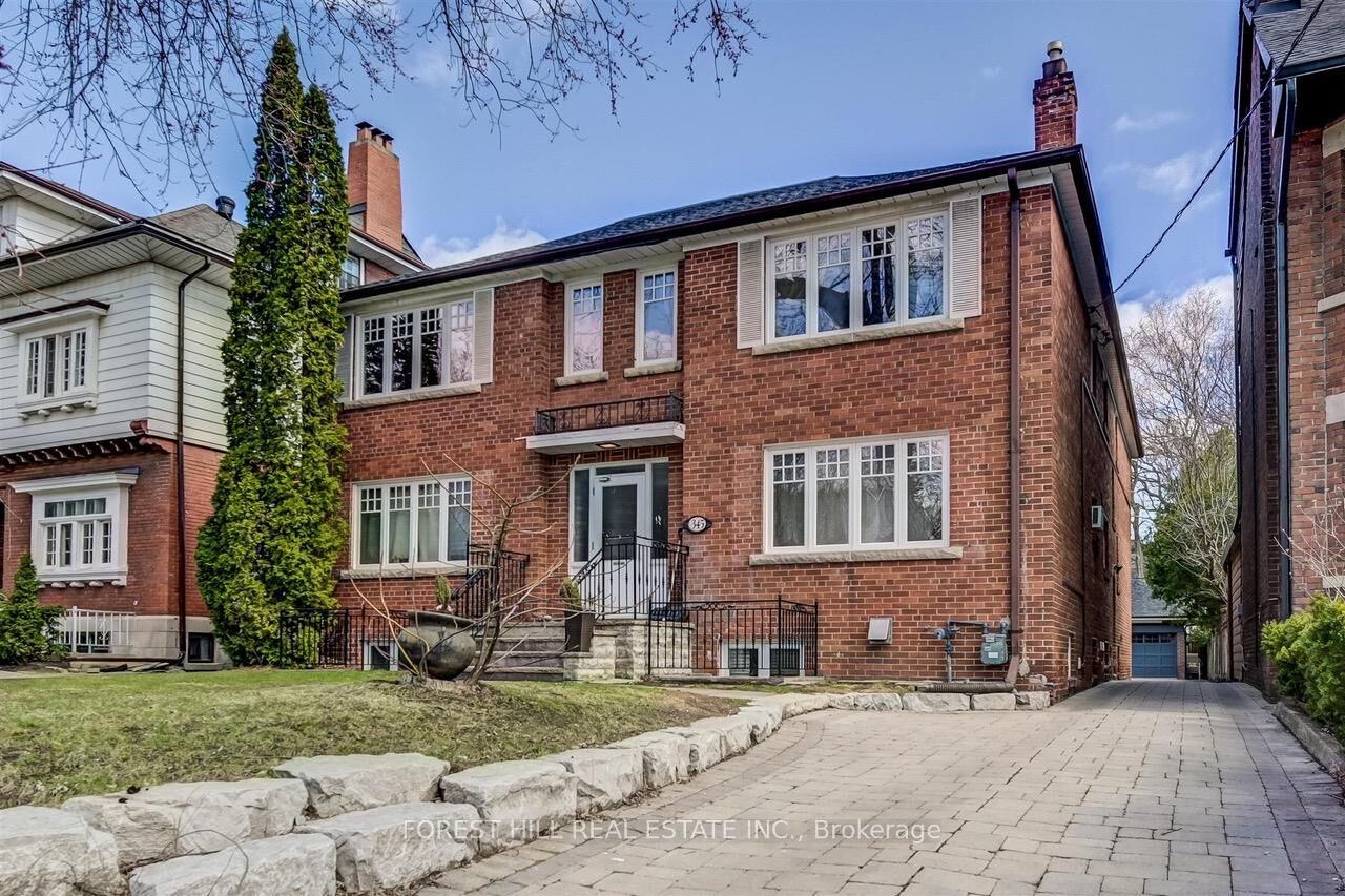 Property Photo: 345 Walmer Road 4 ON M5R 2Y3