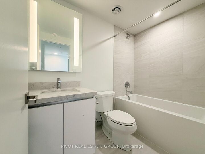 Property Photo:  2 Erskine Road 3304  ON L5B 0S1 