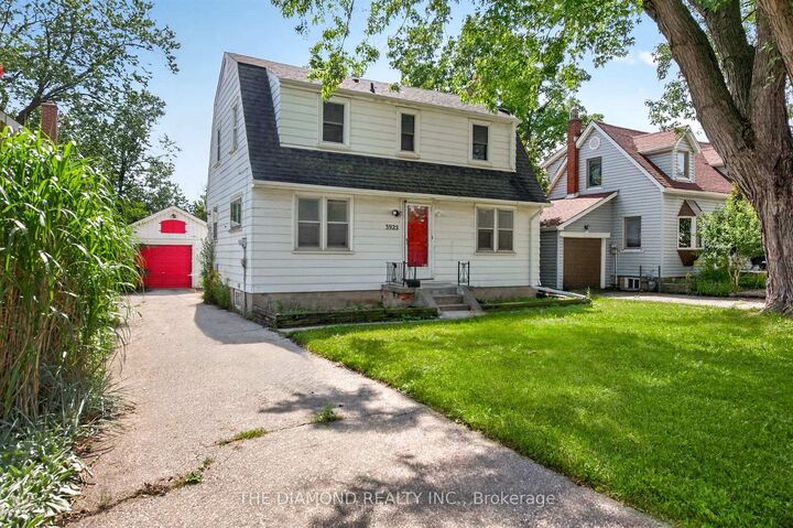 Property Photo:  3925 Bloor Street W  ON M9B 1L8 