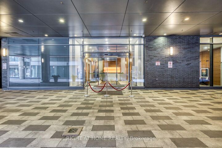 Property Photo:  295 Adelaide Street W 1306  ON M5V 0L4 