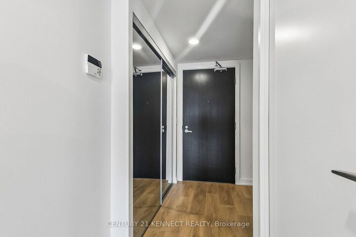 Property Photo:  18 Maitland Terrace 1409  ON M4Y 0H2 