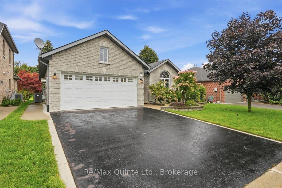 Property Photo:  