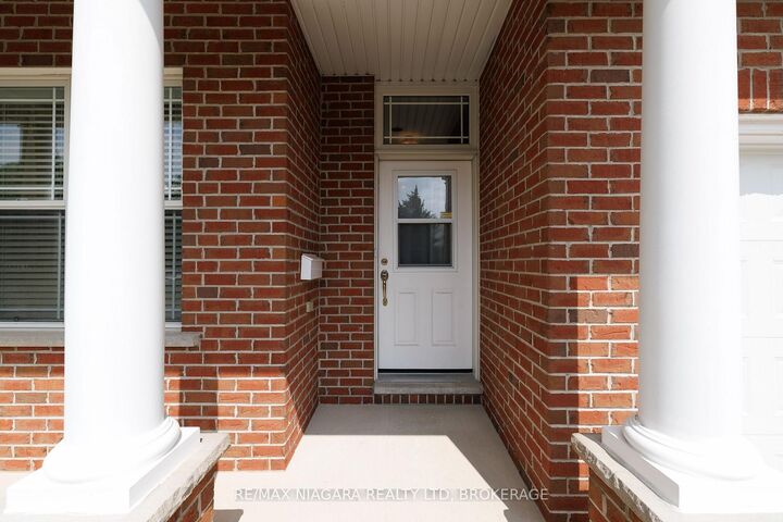 Property Photo:  3300 Montrose Road 8  ON L2H 3L9 