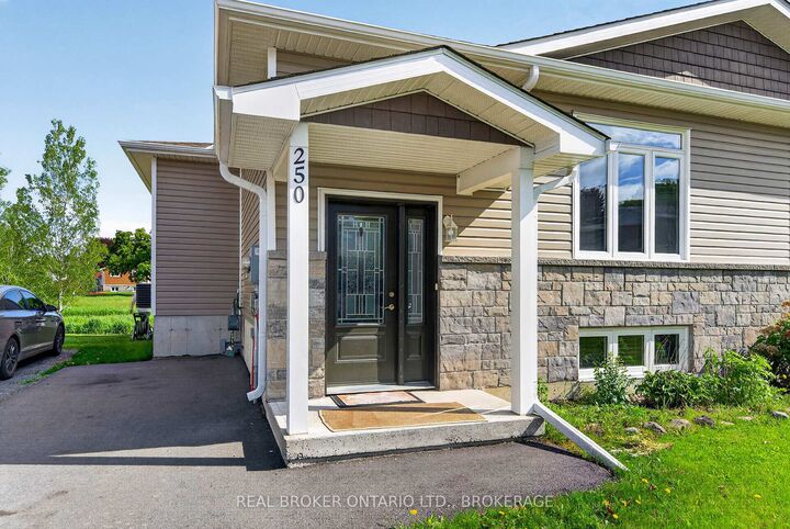 Property Photo: 250 Lourdes Avenue ON K6H 0E8