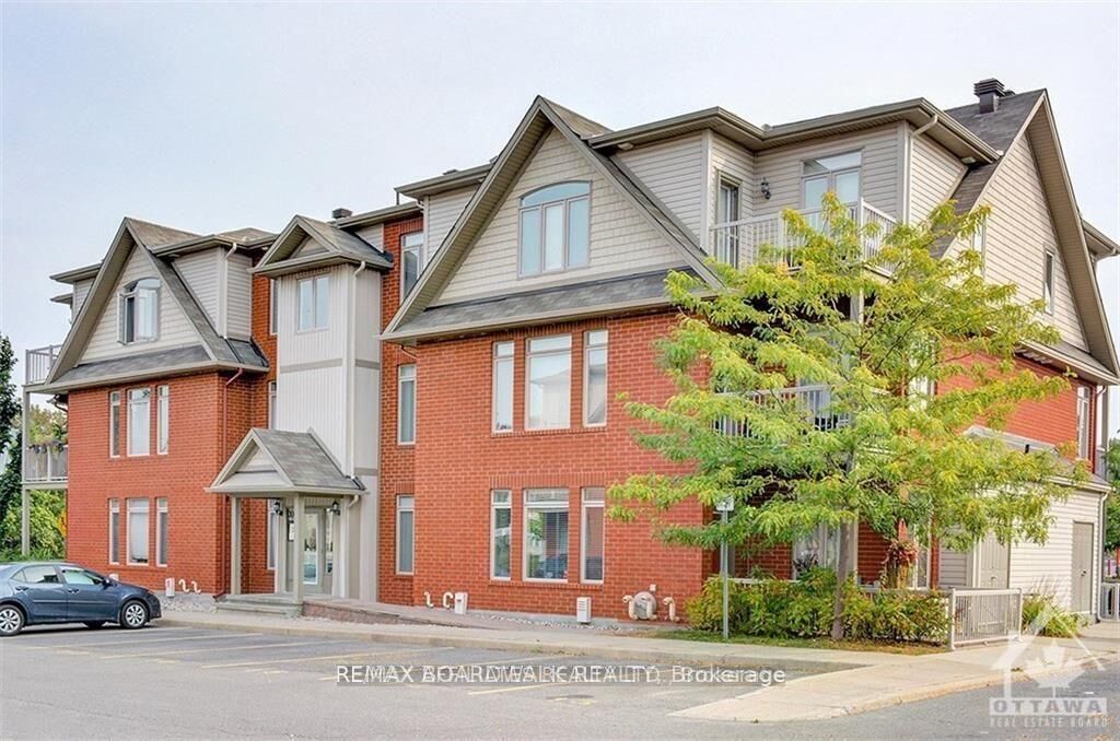 Property Photo:  300 Meilleur Private F  ON K1L 0A2 