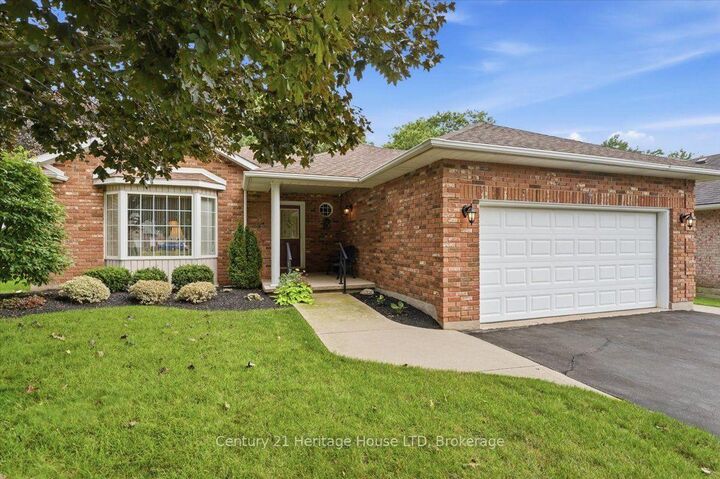 Photo de la propriété: 17 Oakridge Boulevard ON L0S 1E5