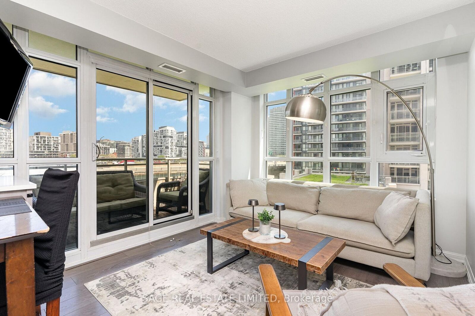 Property Photo: 35 Bastion Street 1019 ON M5V 0C2