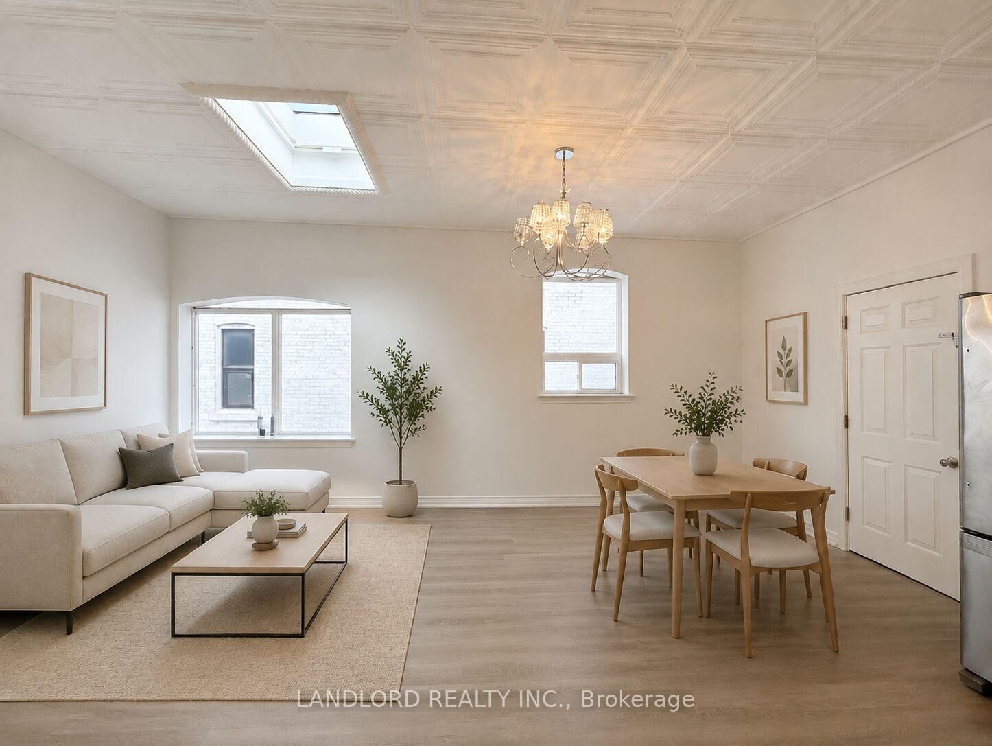 Property Photo:  385 Jane Street Upr. Fr  ON M6S 3Z3 