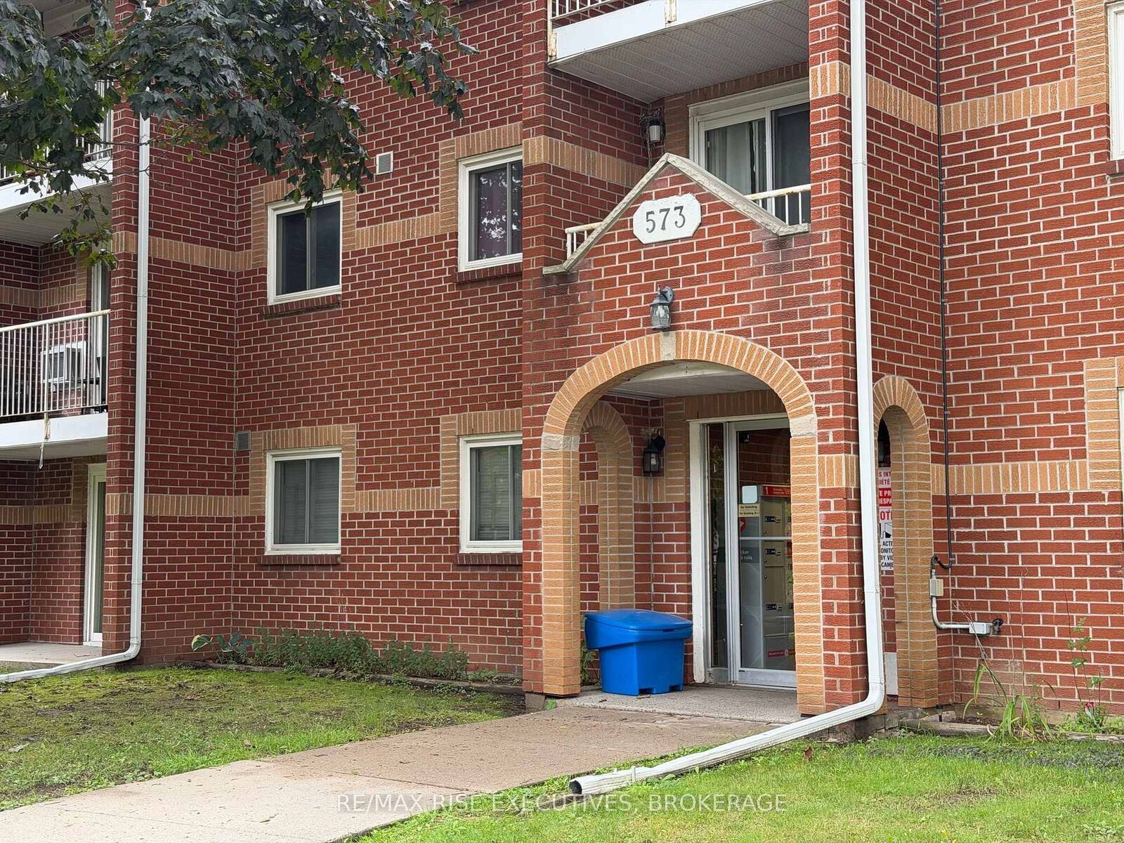 Property Photo:  573 Armstrong Road 101  ON K7M 8J8 
