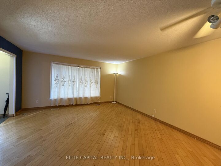 Property Photo:  332 Burrows Hall Boulevard  ON M1B 1H7 