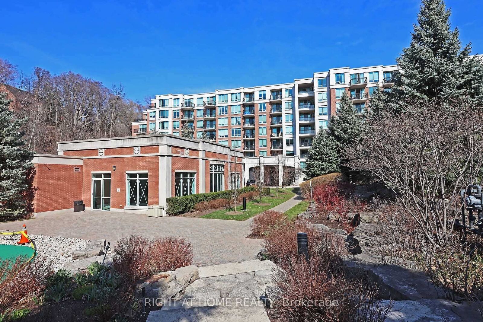 Property Photo:  38 William Carson Crescent 615  ON M2P 2H2 