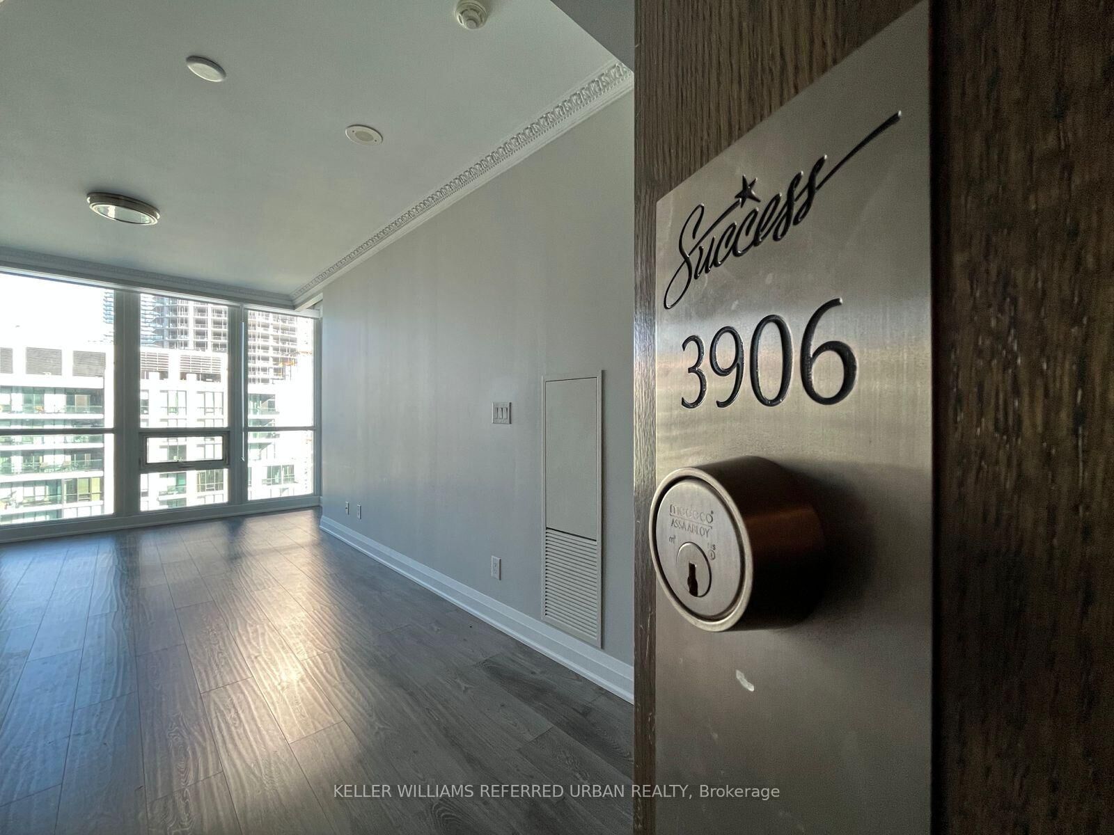 Property Photo:  16 Harbour Street 3906  ON M5J 2Z7 
