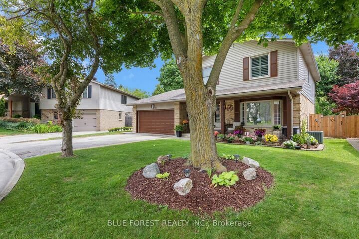 Property Photo:  92 Salem Court  ON N6K 1S9 