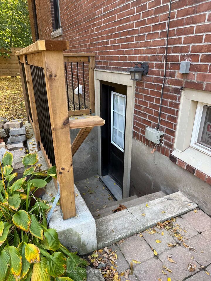 Property Photo:  17 Inverness Avenue W Lower  ON L9C 1A1 