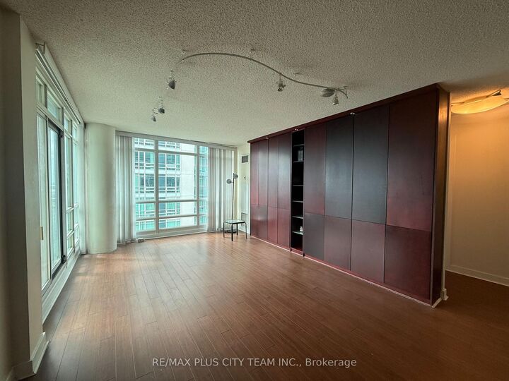 Property Photo:  381 Front Street W 3011  ON M5V 3R8 