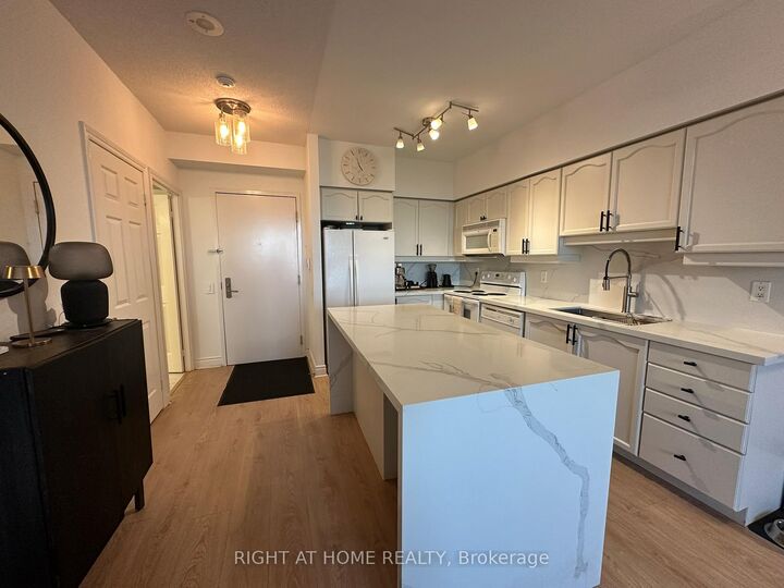 Property Photo: 80 Harrison Garden Boulevard 1419 ON M2N 7E3