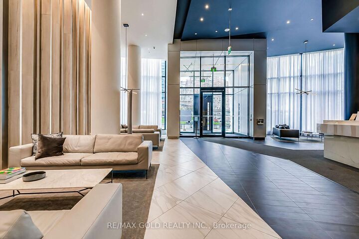 Property Photo:  3900 Confederation Parkway 809  ON L5B 0M3 