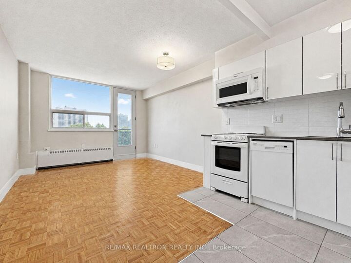 Property Photo:  1500 Bathurst Street 907  ON M5P 3L3 