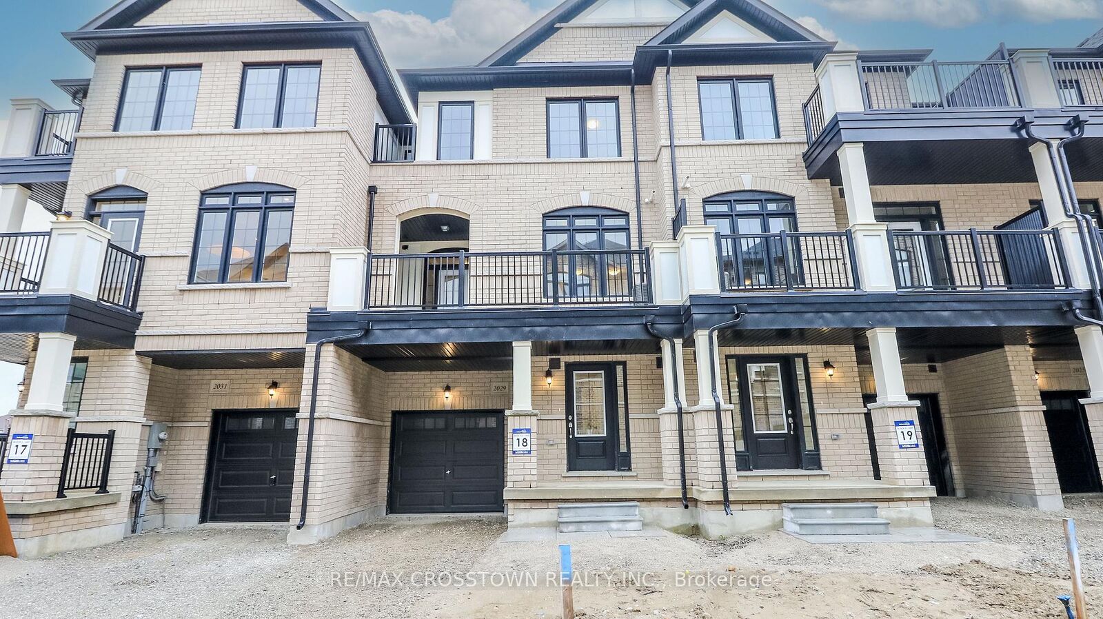Property Photo:  1987 Matteer Court 31  ON L9S 0V2 