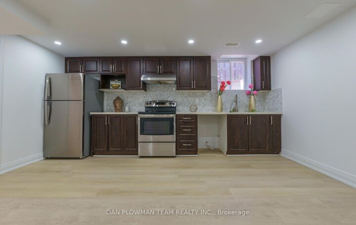 Property Photo:  10 Pardon Avenue  ON L1P 1V1 