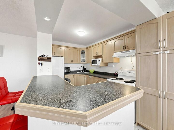Property Photo:  851 Queenston Road 708  ON L8G 1B4 