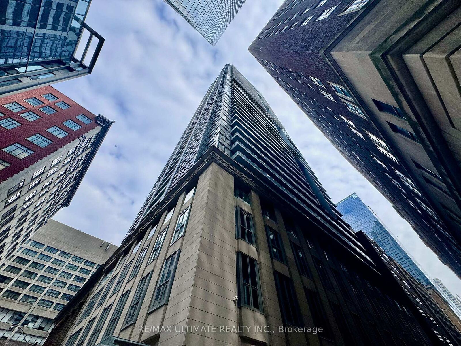 Property Photo: 70 Temperance Street 2712 ON M5H 0B1