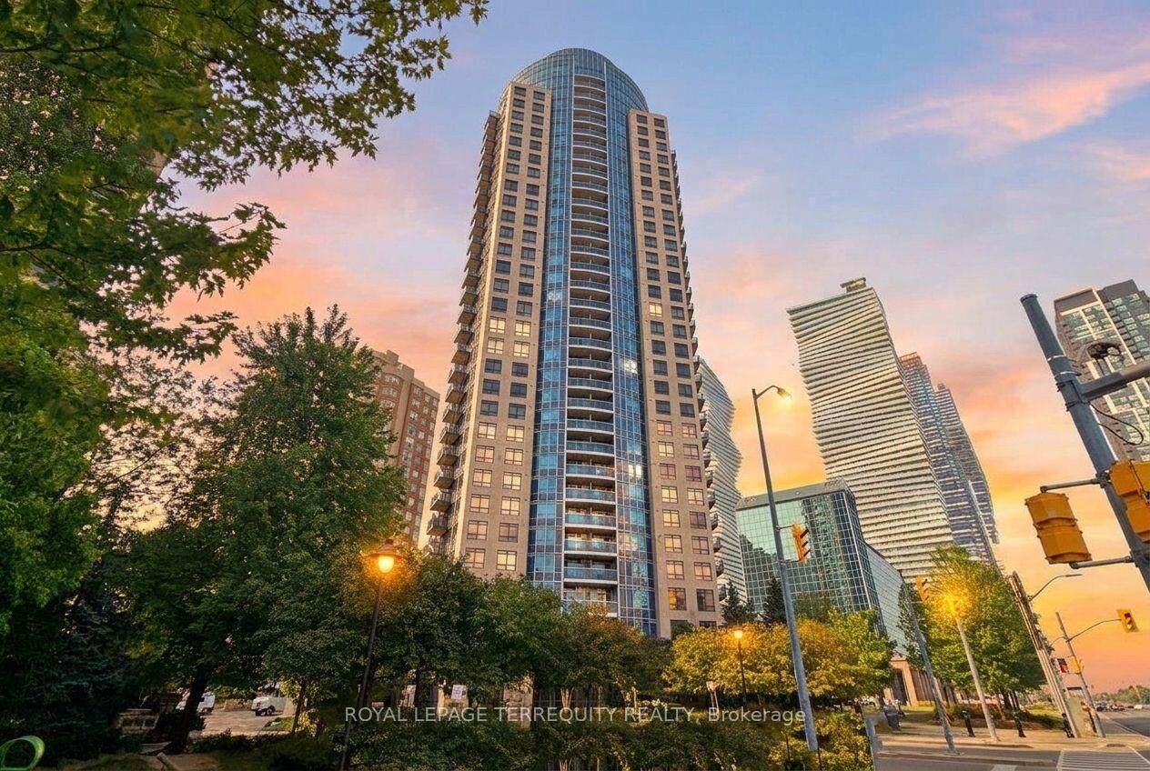 Property Photo:  330 Burnhamthorpe Road W 2810  ON L5B 0E1 
