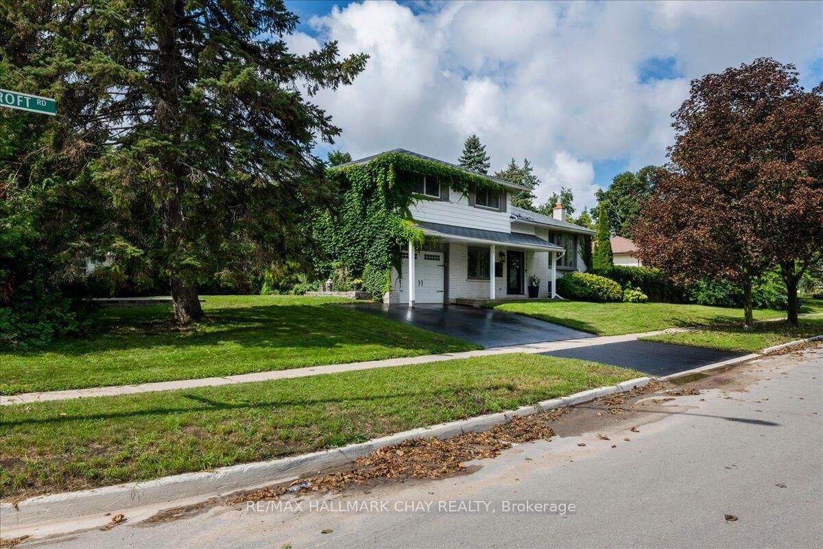 Property Photo:  19 Highcroft Road  ON L4N 2X3 
