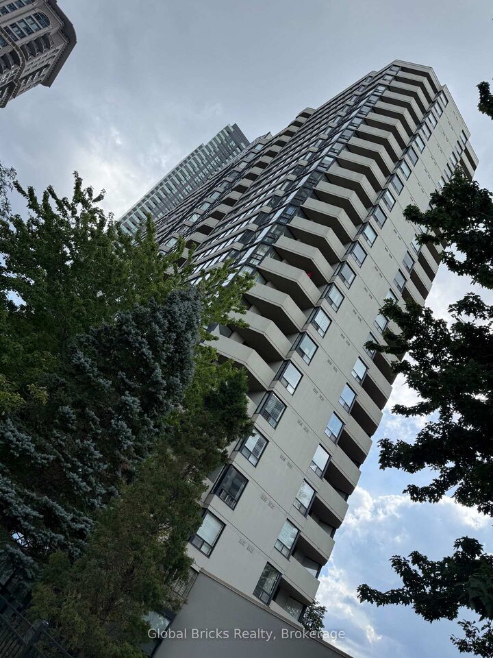 Property Photo:  350 Rathburn Road W 707  ON L5B 3Y2 