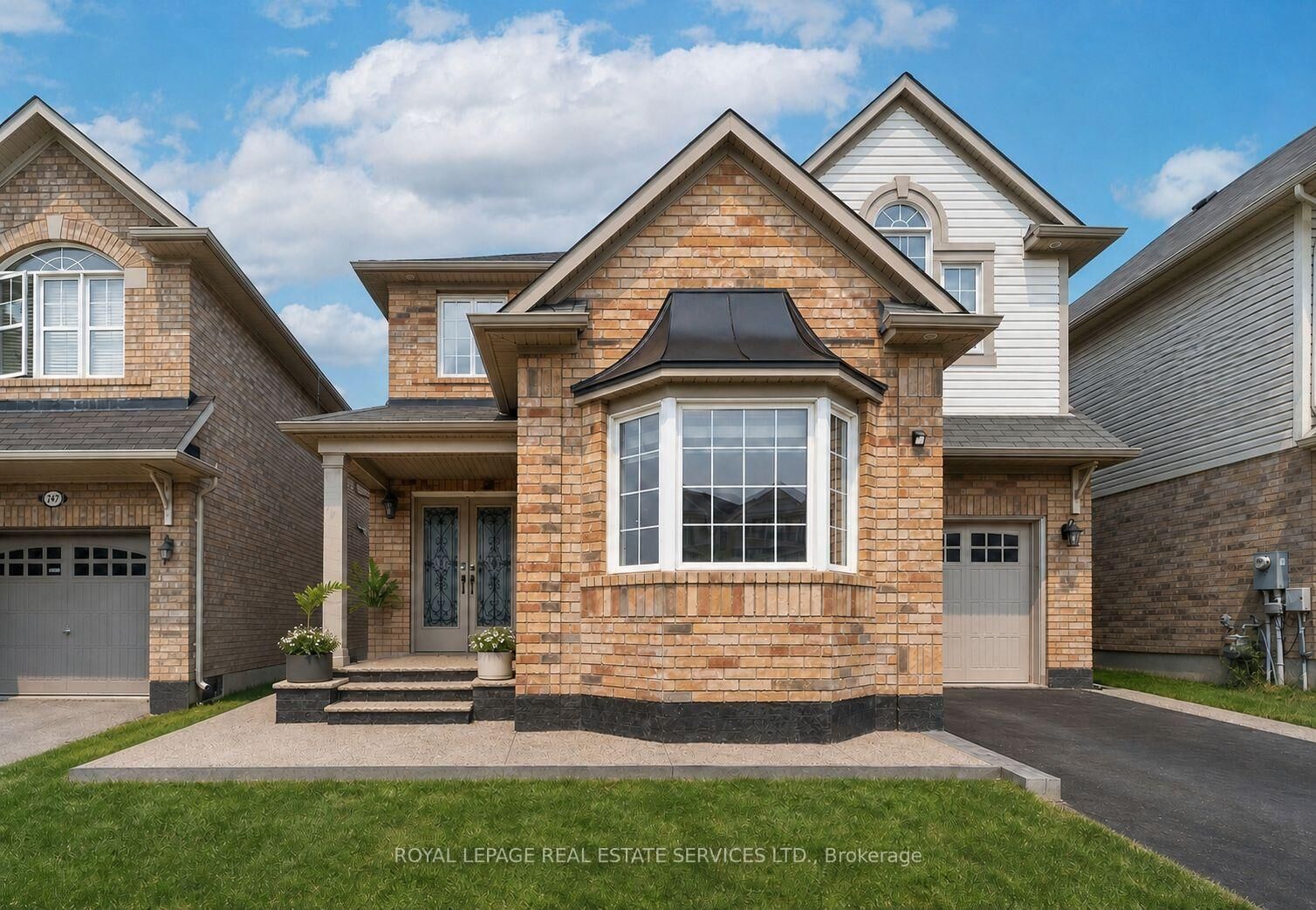 Property Photo:  243 McDougall Cross N/A  ON L9T 0P3 