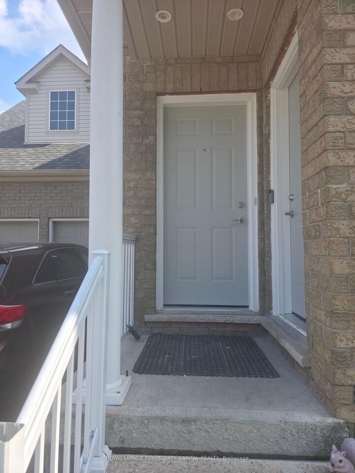 Property Photo:  349 Edgehill Drive B  ON L4N 9X5 