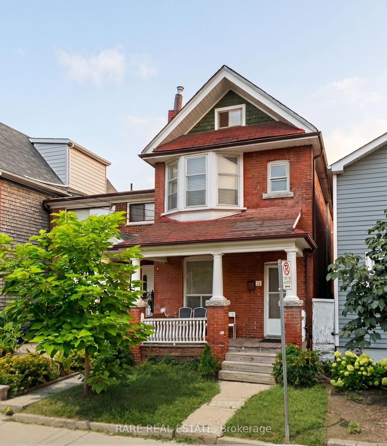 Property Photo:  32 Garnet Avenue Upper  ON M6G 1V5 