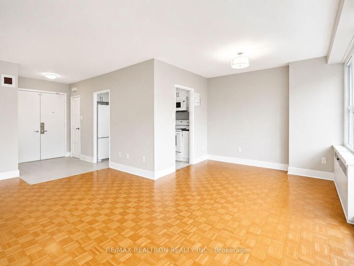 Property Photo:  10 Shallmar Boulevard 503  ON M5N 1J4 