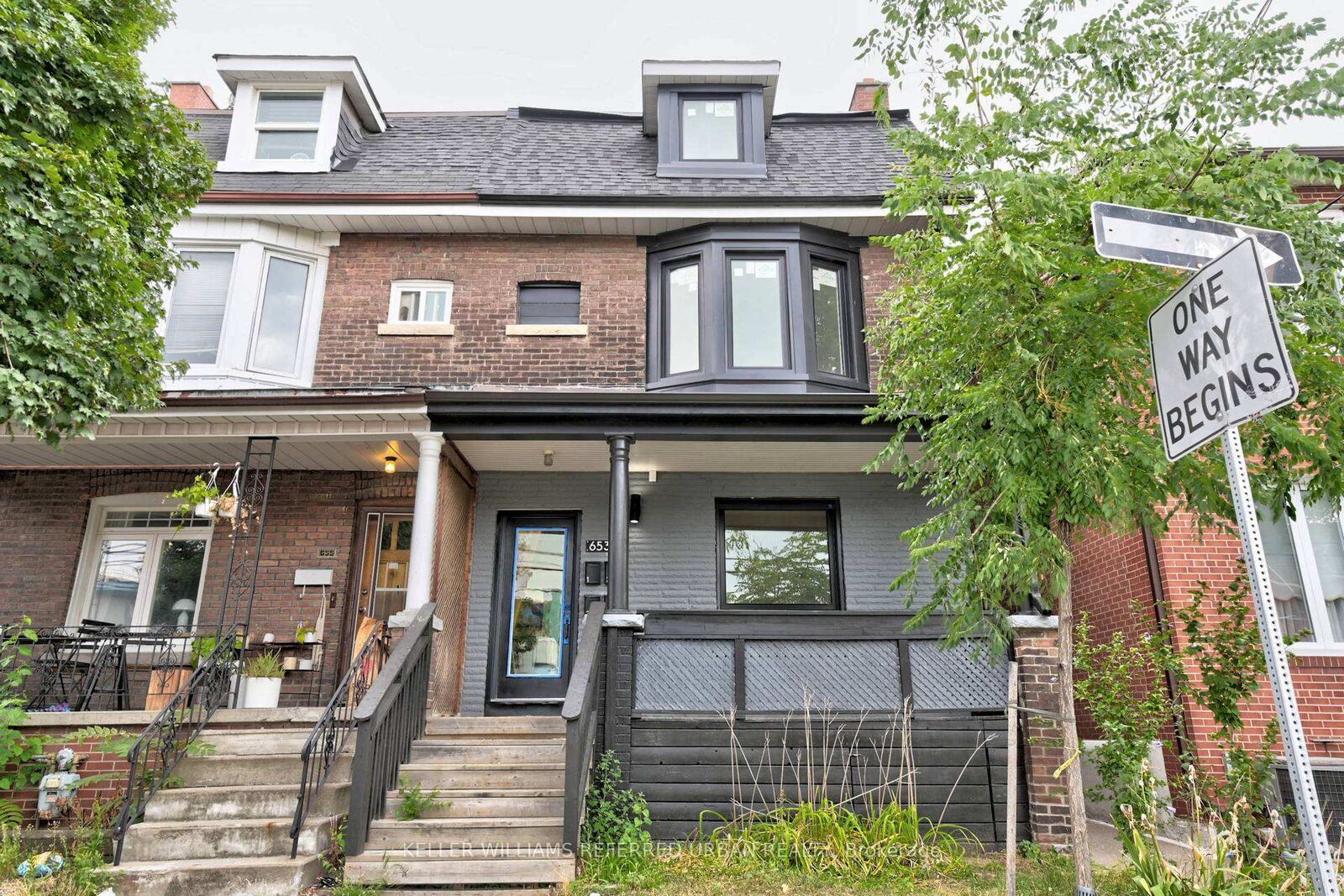 Property Photo:  653 Manning Avenue 1  ON M6G 2W2 