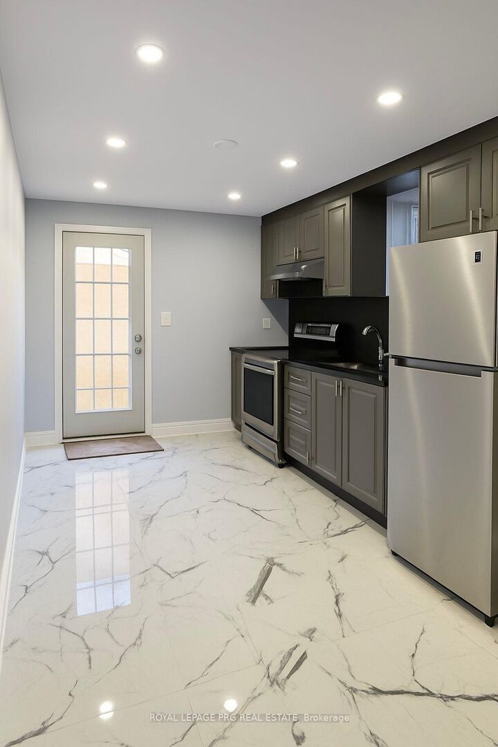 Property Photo:  3 Ash Hill Avenue  ON L7C 4E8 