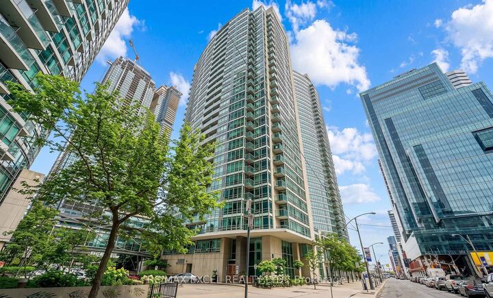 Property Photo:  397 Front Street W 2310  ON M5V 3S1 
