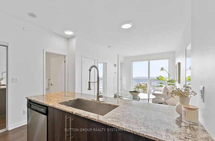 Property Photo:  510 Curran Place 4103  ON L5B 0J8 