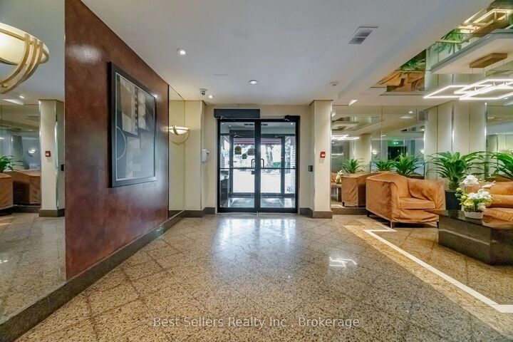 Property Photo:  2091 Hurontario Street 411  ON L5A 4E6 