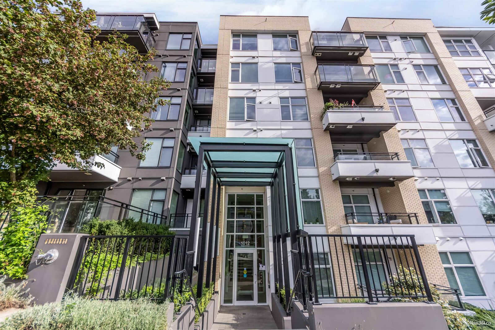 Property Photo:  1012 Auckland Street 313  BC V3M 0M3 