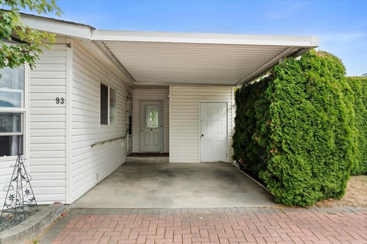 Property Photo:  45918 Knight Road 93  BC V2R 3X4 