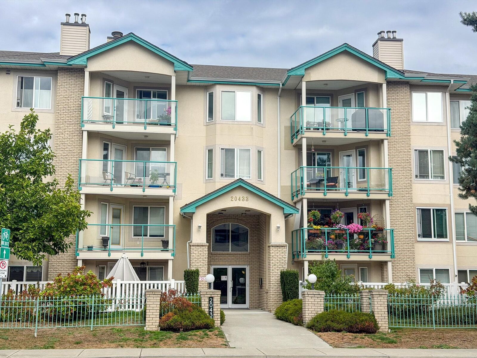 Property Photo: 20433 53 Avenue 404 BC V3A 7A6
