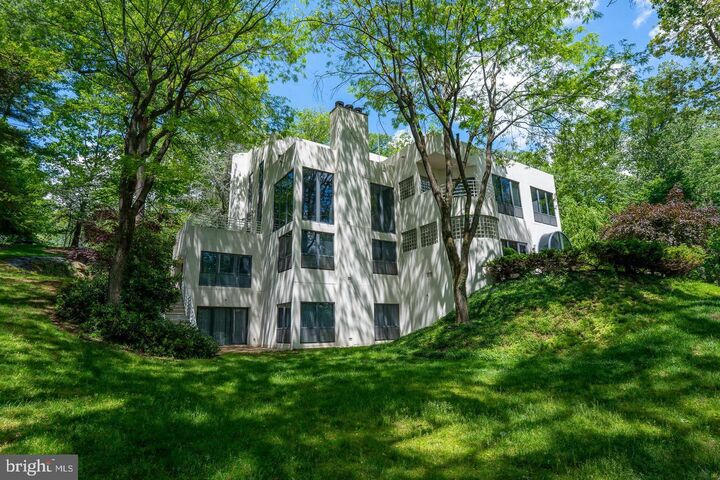 Property Photo: 910 Pennwood Circle PA 17601