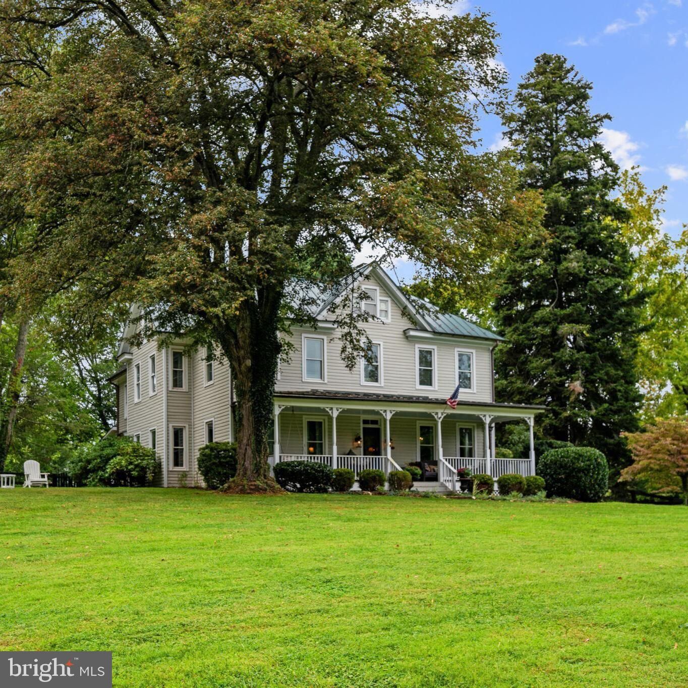 Property Photo: 17121 Simpson Circle VA 20129