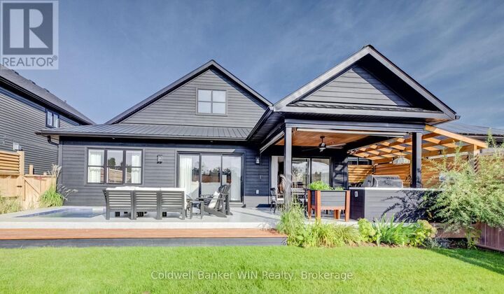 Property Photo: 420 Wellington Street East ON N0G 2L4