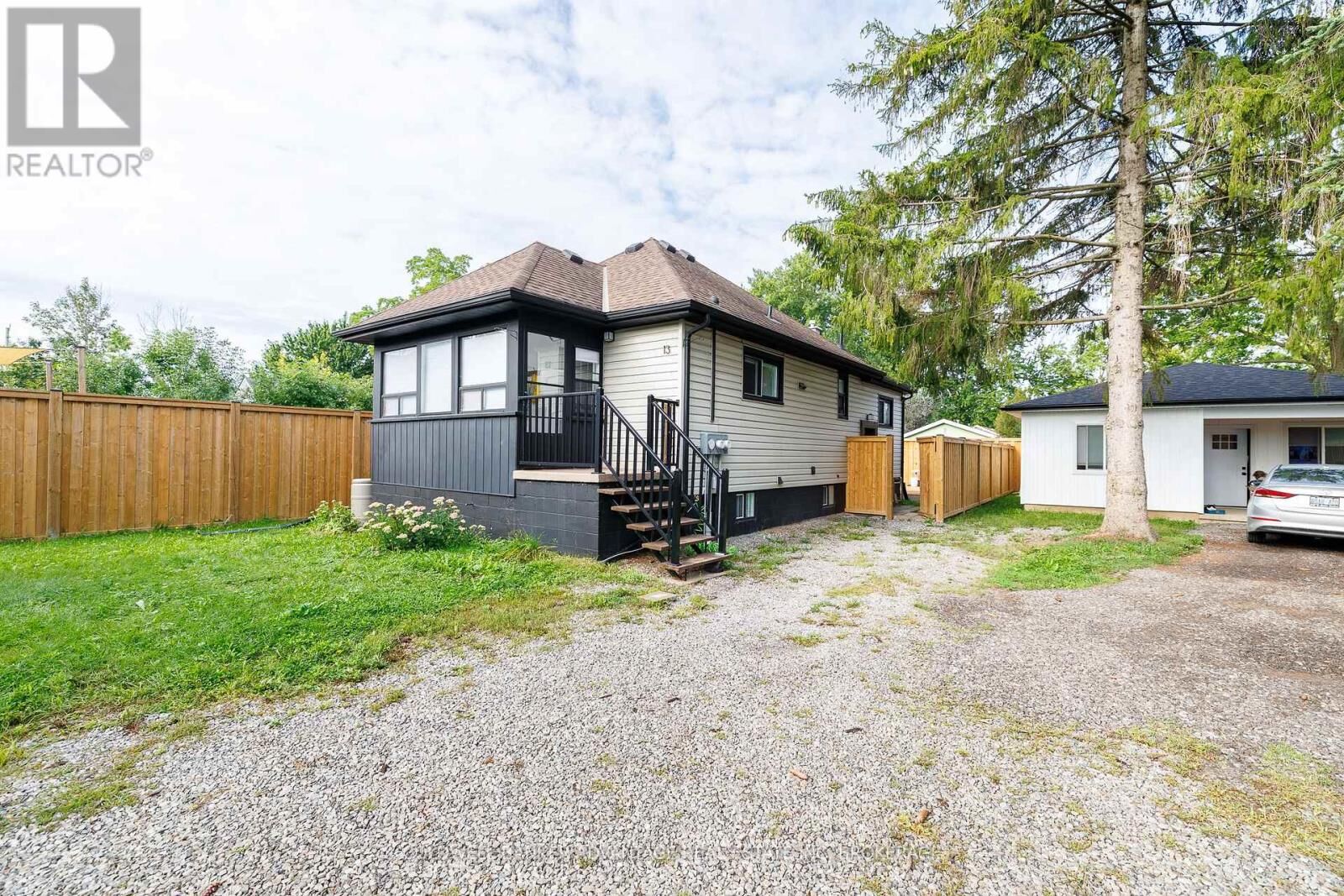 Property Photo:  13 Duncan Street West  ON L3B 2C5 